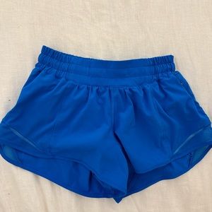 lululemon poolside hotty hot shorts 2.5 in